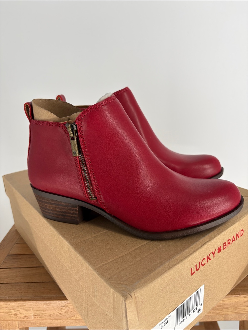 New Lucky Brand LK-BASEL  Leather Ankle Booties SIZE 6.5 - Picture 2 of 7